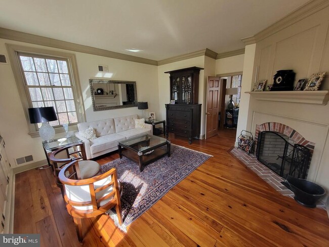 Photo - 14 Barberry Ln