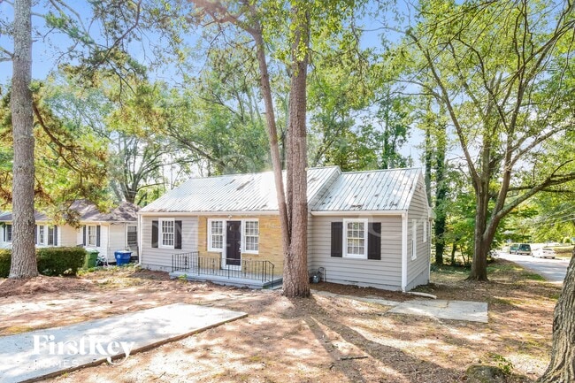 Photo - 718 Pegg Rd SW