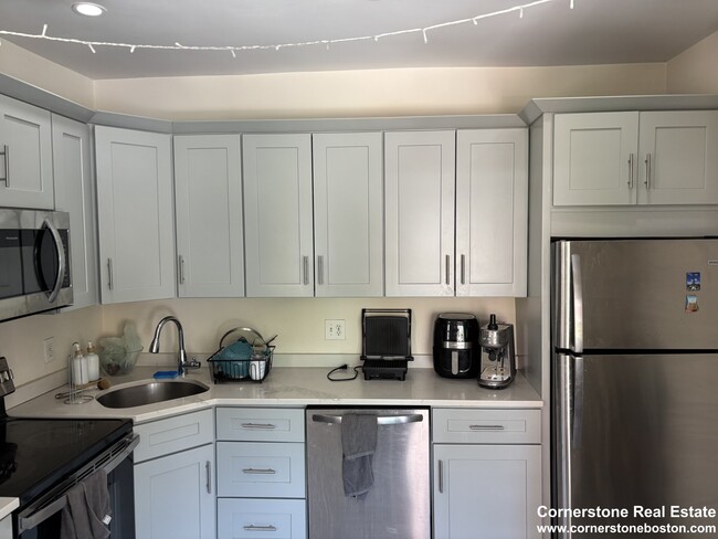 Building Photo - 606 Columbus Ave Unit 3L Rental