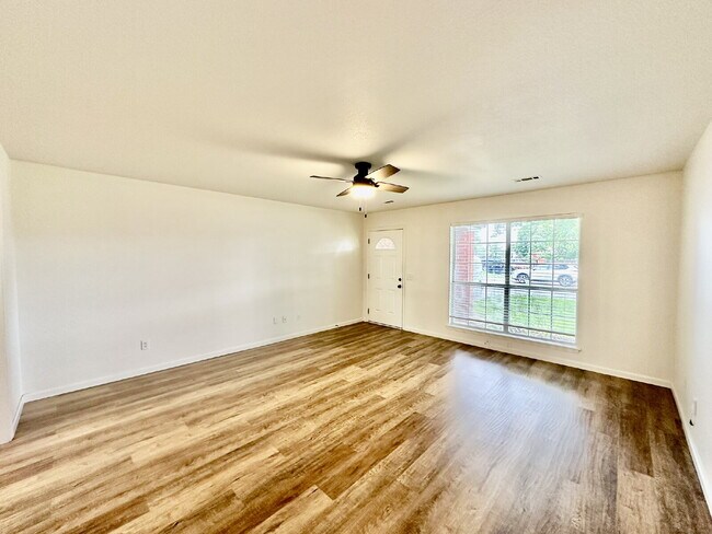 Photo - 800 E Kara Ln.