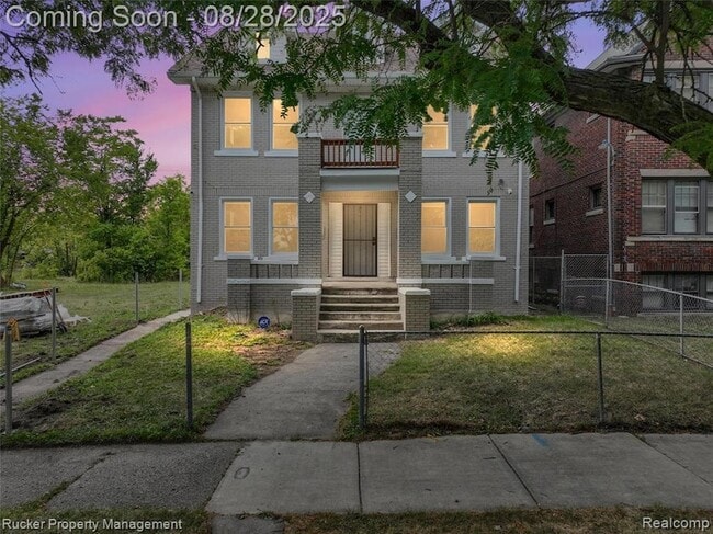 Building Photo - 5122 W Chicago Unit Apt 1