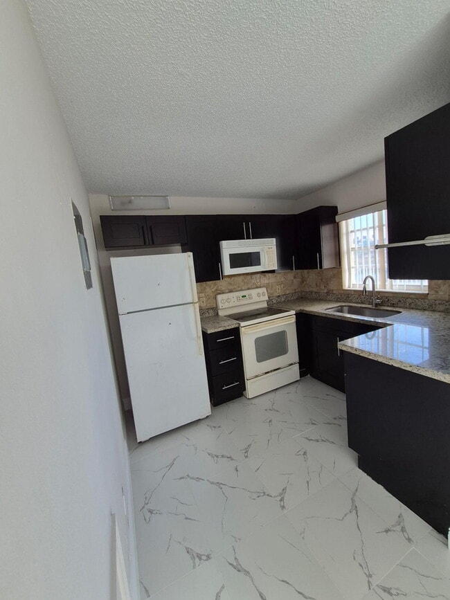 Building Photo - 3198 49th Ln S