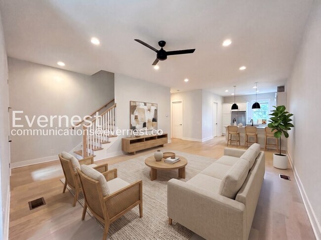1011 44th Ave N