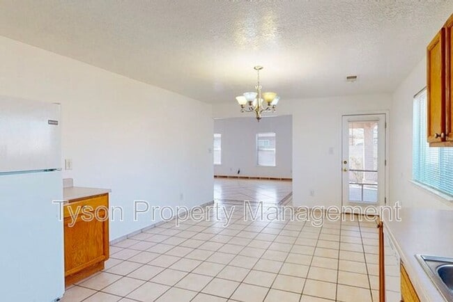 Photo - 419 Sawtooth St SE
