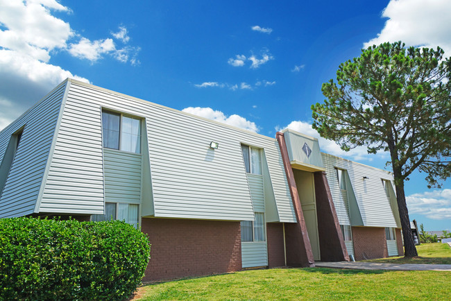 Building Photo - Cypress Pointe Rental
