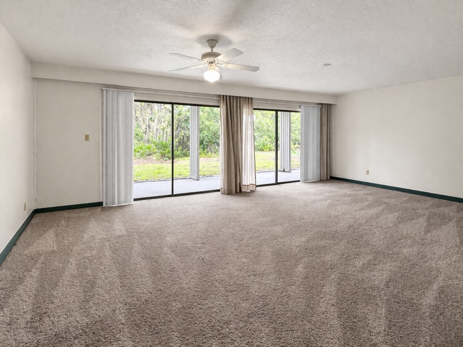 Photo - 940 Tennis Way