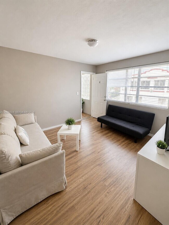 Photo - 375 SW 19th Ave Unit 1