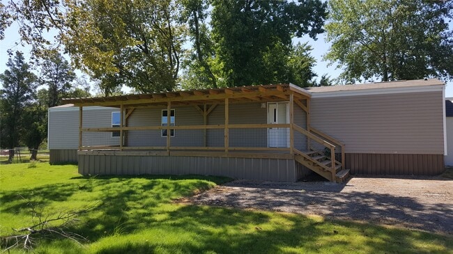 Building Photo - 104 Young St