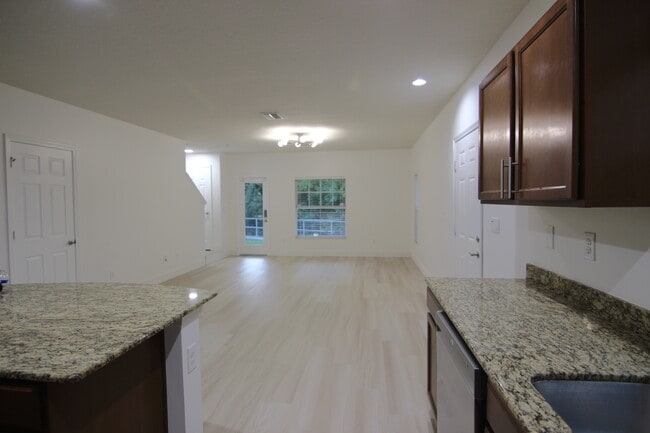 Photo - 4635 Chatterton Way