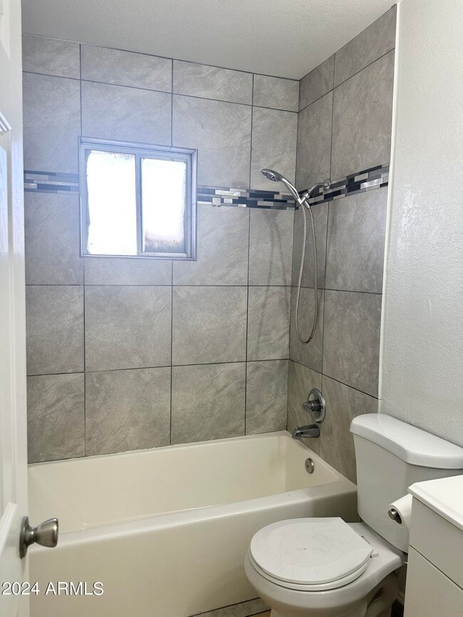 Photo - 2033 W Madison St