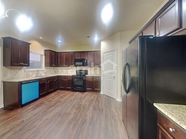 Photo - 985 Donington Cir SE