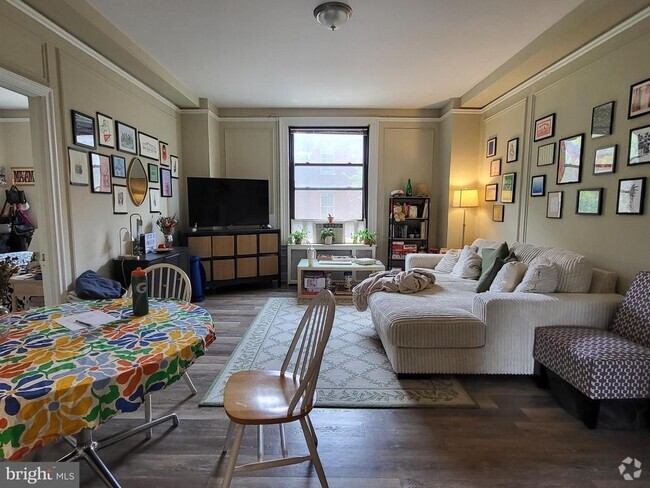 Building Photo - 2031 Locust St Unit 101 Rental