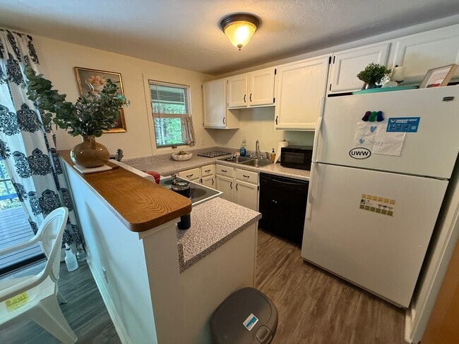 Photo - 28 Maria Ave Unidad C