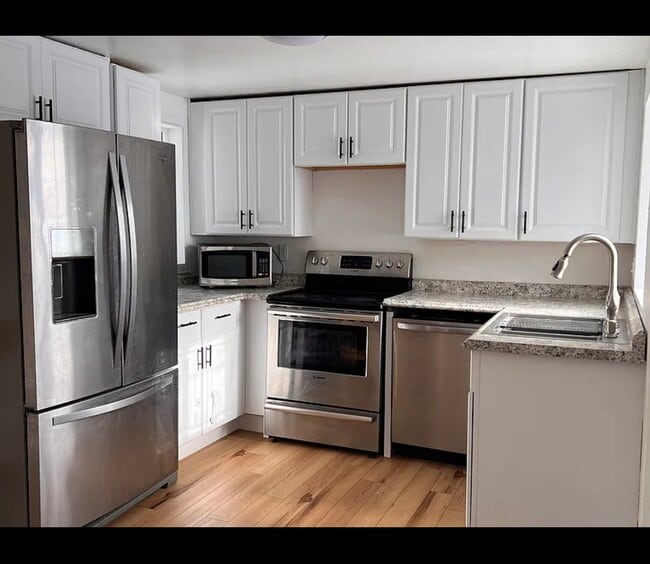 Building Photo - 624 Lomax St Unit 624 lomax