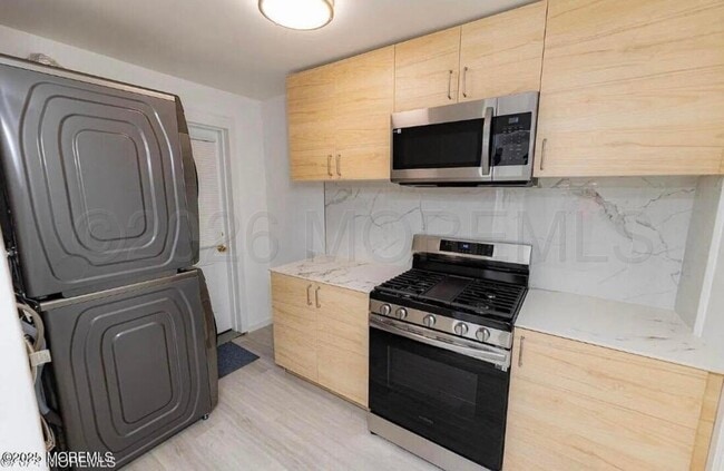 10 Walters St