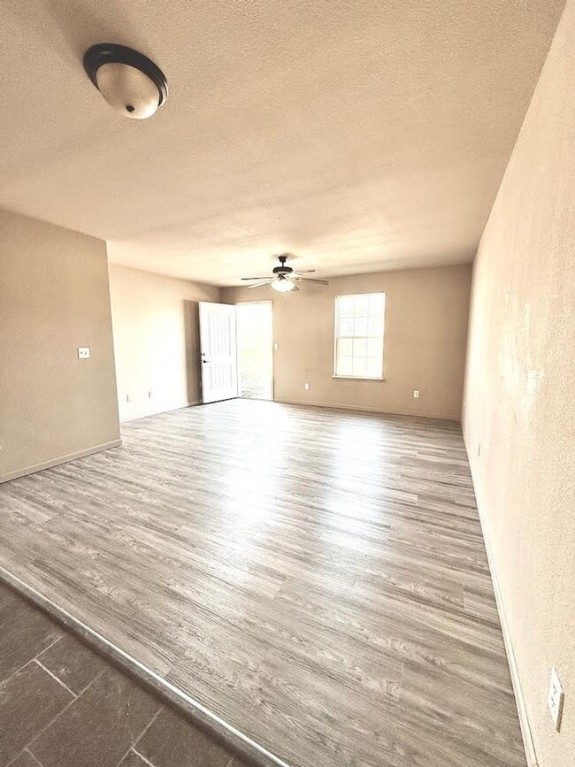 Building Photo - 100 Edna St Unit 100 Edna A