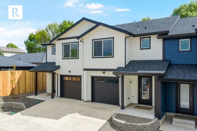 Building Photo - STUNNING 3 Bed / 2.5 Bath Brand New Townhome!!