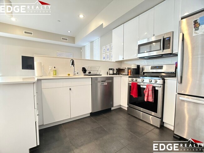 Photo - 57 Glenville Ave