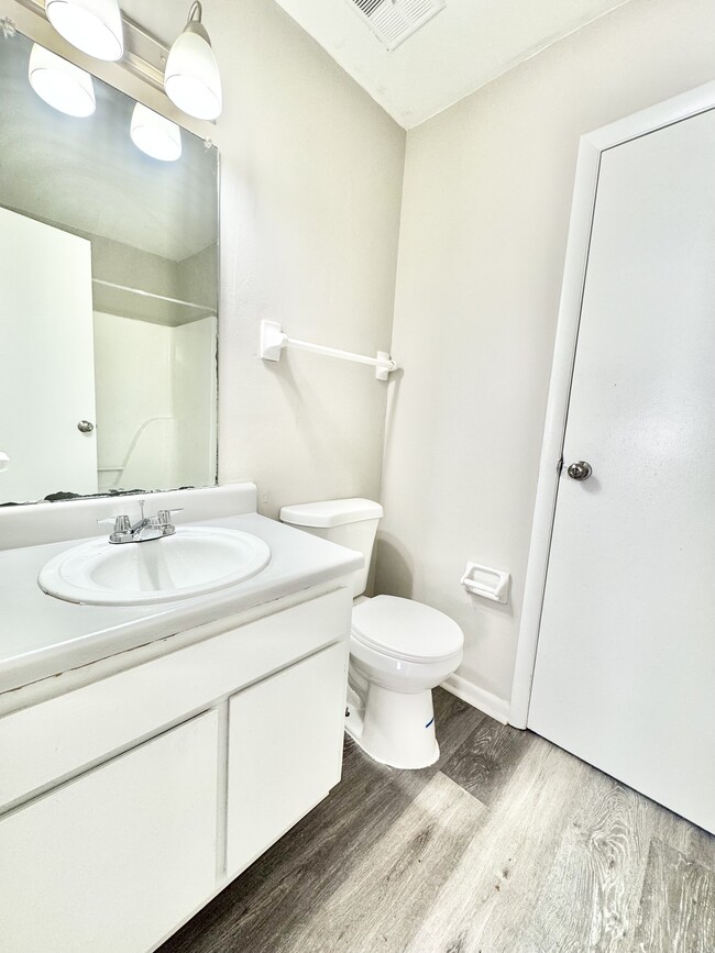 Photo - Oakview Place