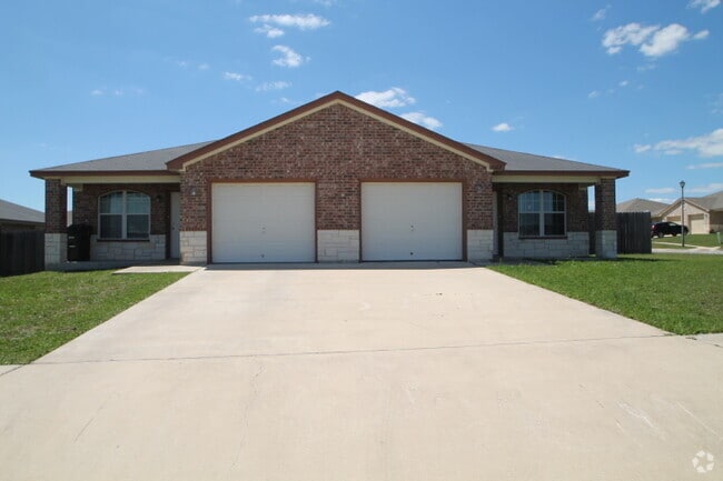 Building Photo - Modern Comforts & Great Location – Elms Ru... Rental