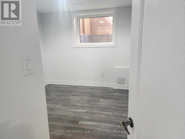 Photo - 8 Benhurst Cres