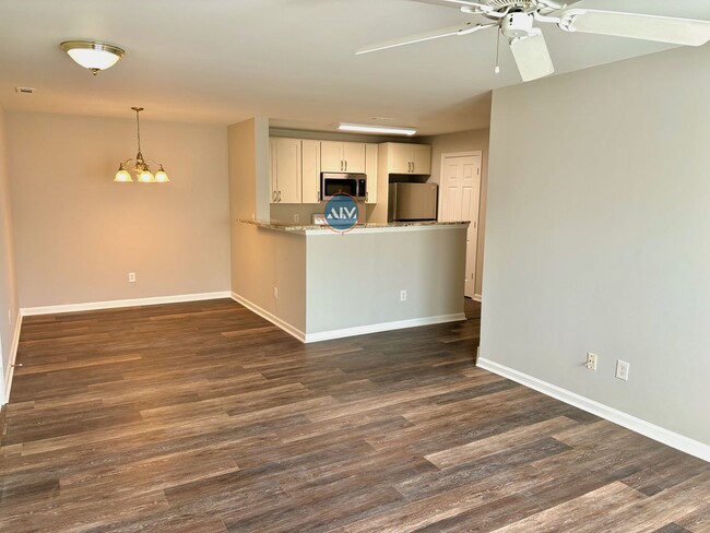Modern 3-Bed Condo: Lovely Appliances, LVP... - Modern 3-Bed Condo: Lovely Appliances, LVP...