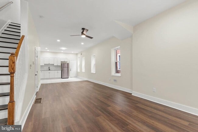 Photo - 5431 Stewart St