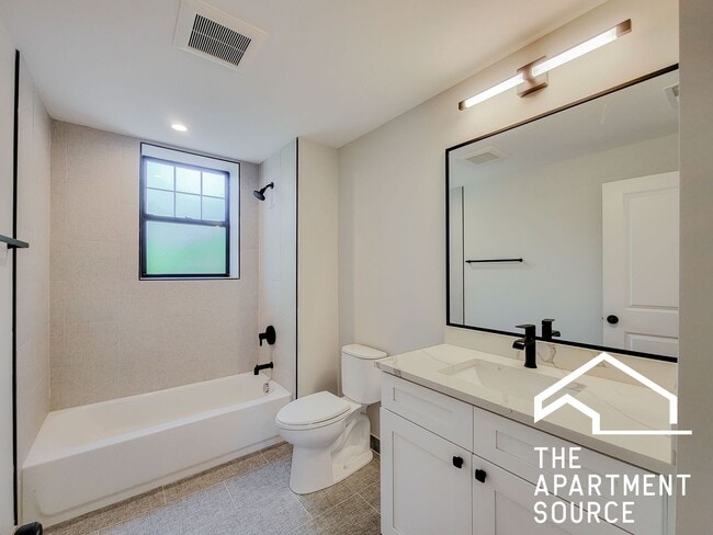 Photo - 2026 W Montrose Ave Unit 2B