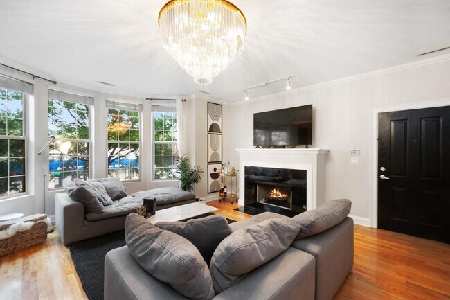 Building Photo - 1801 W Addison St Unit 2W