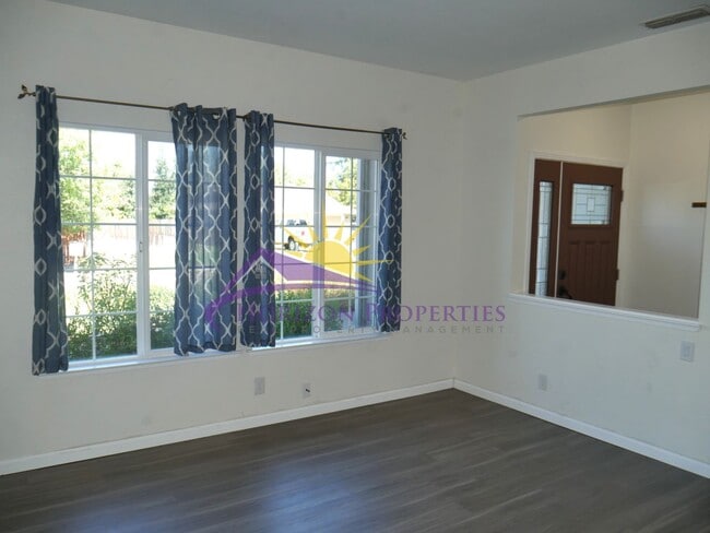 Photo - 1646 Hedland Pl
