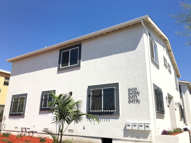 Building Photo - 10420 S Figueroa St Rental