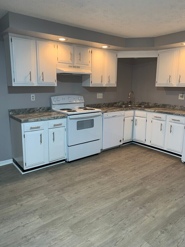 Photo - 33 Teakwood Ln