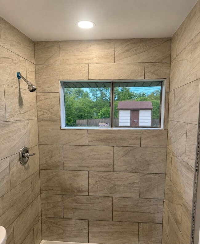 Photo - 1303 Barnard Dr