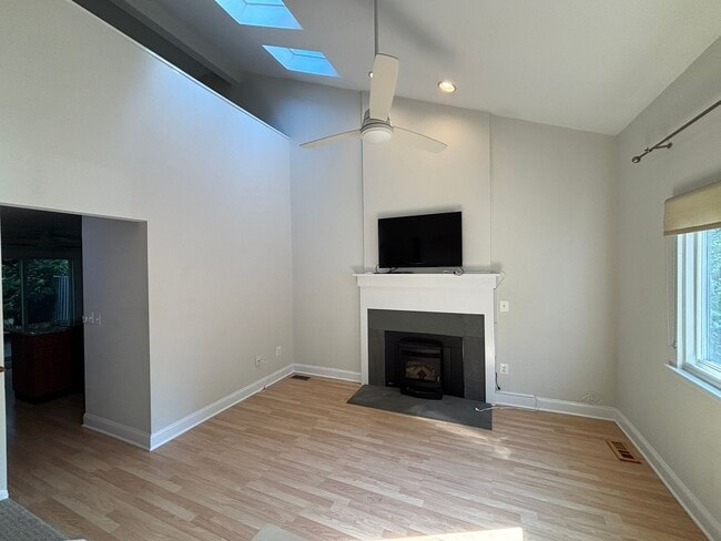 Photo - Adorable 1 bedroom 1.5. bath end unit townhouse in Annapolis