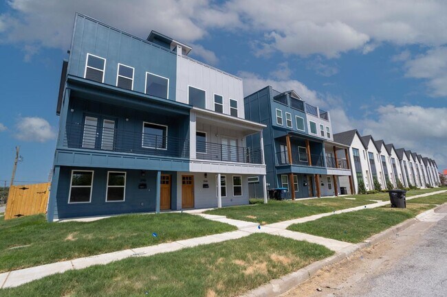 Photo - 3226 Forest Park Blvd Unit Full