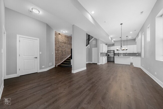 Photo - 700 S Loomis St Unit 1