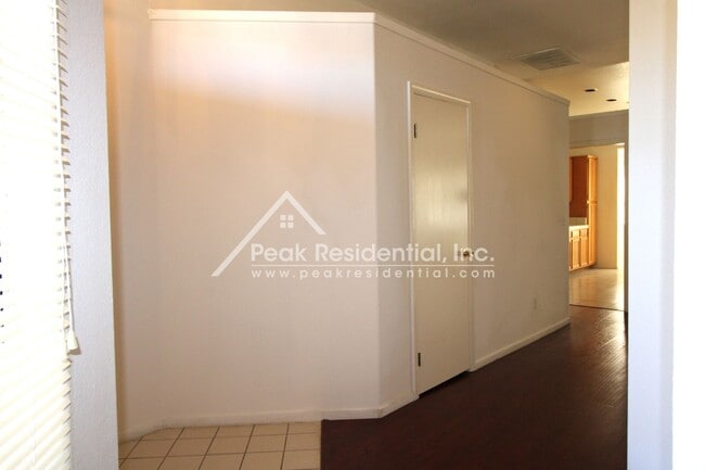 Photo - Nice Elk Grove 3bd/2ba Home with 2 Car Garage