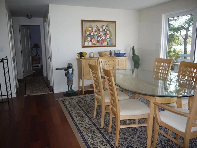 65 Paola Dr