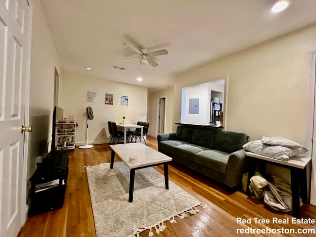 Building Photo - 62 Egmont St Unit 3