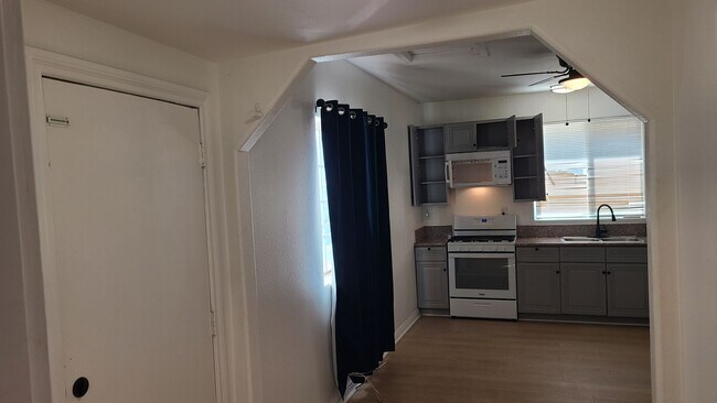 Photo - **2 Bdrms 1 Bath Detached Duplex in Hemet, CA**