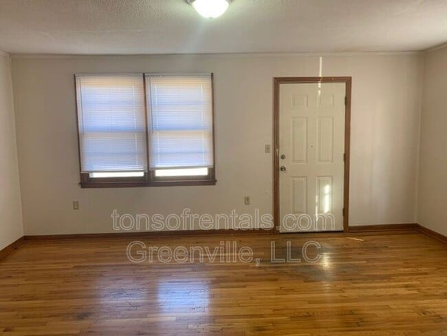 Photo - 111 Pineview Rd