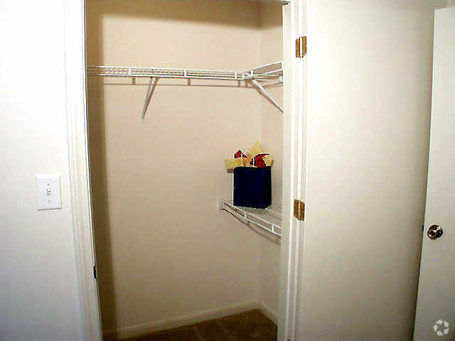 Closet - Legends at Virginia Center