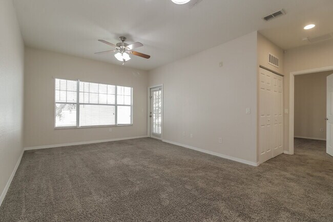 Photo - 2586 Grand Central Pkwy