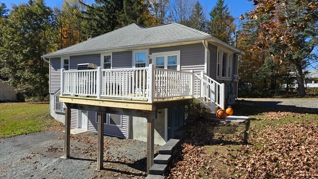 Building Photo - 1843 NY-43 Unit A