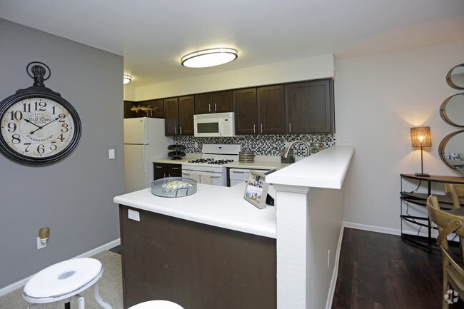 2BR, 2BA - Renovated - 1010 SF - Village at Westmeadow