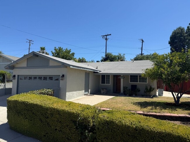 Building Photo - 4 -Bedroom Single-Story Home in Canyon Cou...