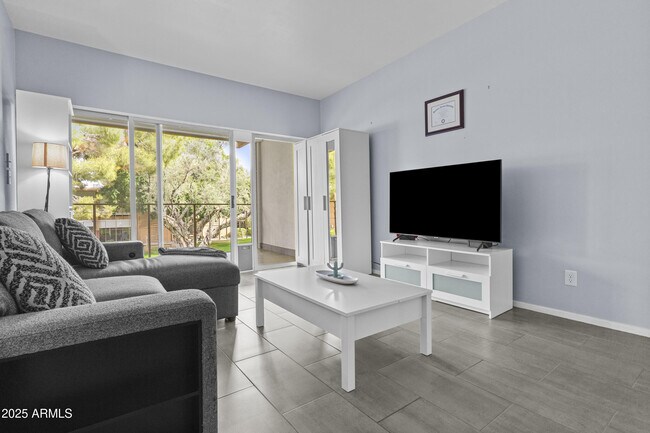 Photo - 6125 E Indian School Rd Apartamento Unidad 247