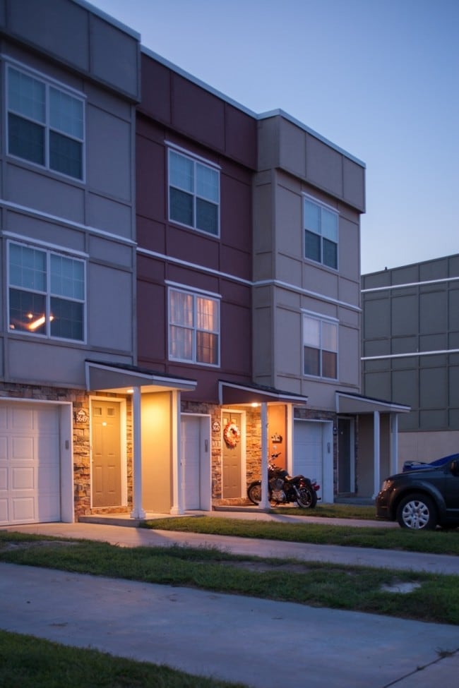 Building Photo - Rivertrail Rental