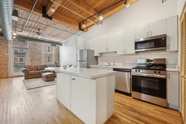 Building Photo - 420 S Clinton St Rental