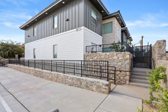 3811 Pera Ave Unit 2bedroom